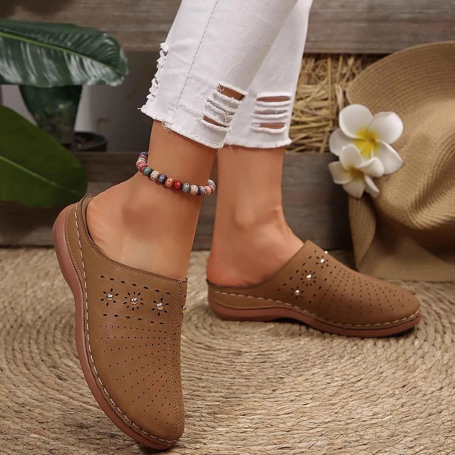 Women's Slippers Comfortable Casual Footwear Spring and Summer with Closed Toe Design Perfect Beach and Men Slides