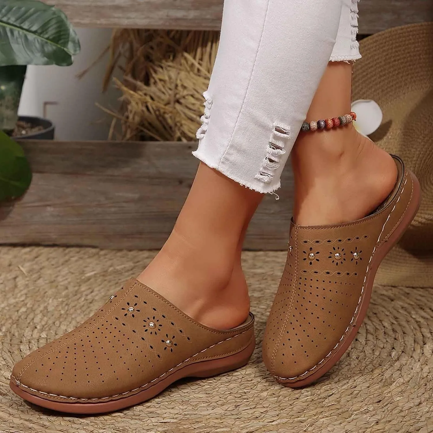 Women's Slippers Comfortable Casual Footwear Spring and Summer with Closed Toe Design Perfect Beach and Men Slides