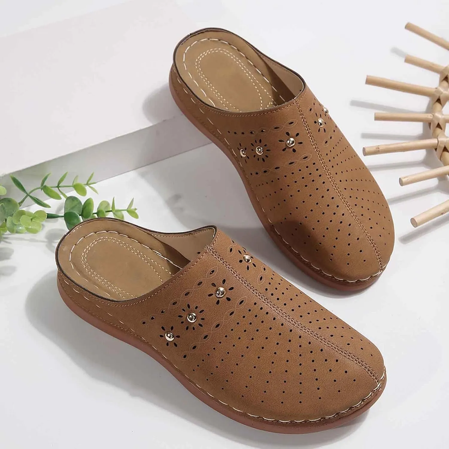 Women's Slippers Comfortable Casual Footwear Spring and Summer with Closed Toe Design Perfect Beach and Men Slides